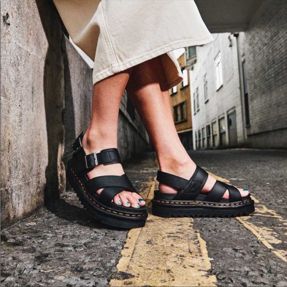 Dr. Martens Voss II black Sandals Sz US L 6 barely worn